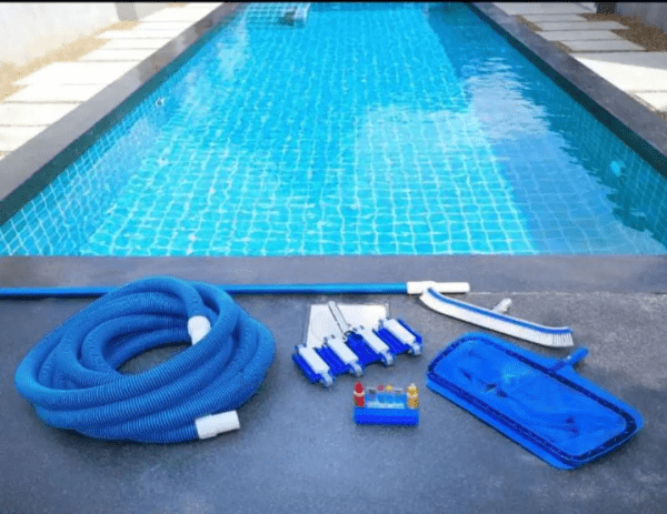 Swimming Pool Cleaning Kit